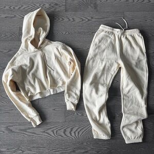 Brand new w/o tags beige Cozi cropped hoodie and sweatpants sweatsuit set XS
